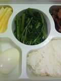 ข้าวกล่องเมนูเด็ก ผัดผักบุ้ง หมูทอดน้ำปลา ไข่ต้ม