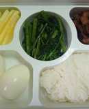 ข้าวกล่องเมนูเด็ก ผัดผักบุ้ง หมูทอดน้ำปลา ไข่ต้ม