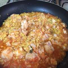 Una foto de Arroz con filet de Brotola