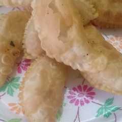 रवा गुझिया (Rava Gujiya recipe in Hindi) রেসিপির প্রধান ছবি