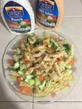 Fusili con ensalada de verduras y pollo