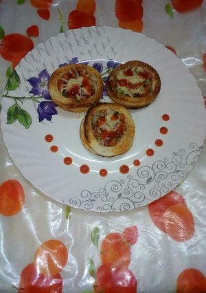 A picture of Bread rings pizza.