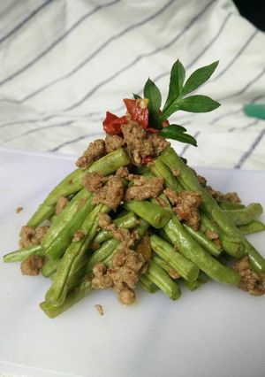 A picture of Green Beans Stir Fry with Ground Beef.