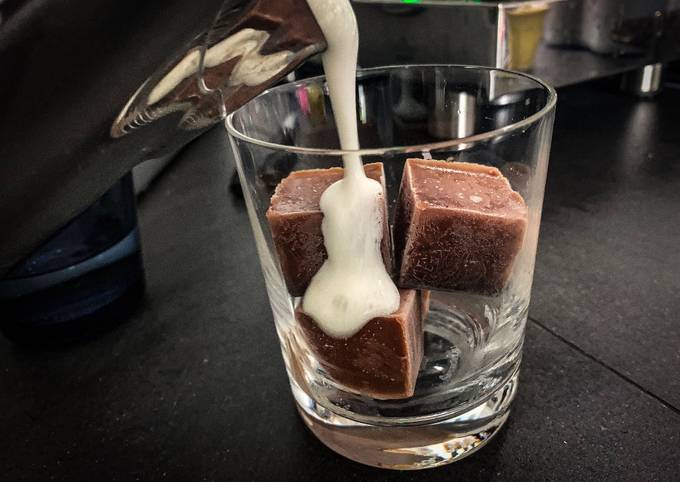 Chocolate milk ice cubes with frothed milk [Ideal for kids]