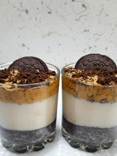 ઑરેઓ દલગોના કોફી(Oreo Dalgona coffee Recipe In Gujarati) રેસીપી મુખ્ય ફોટો