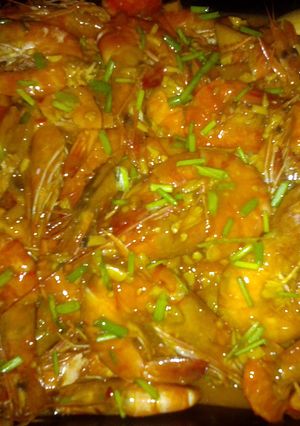 A picture of prawn with sweet chili sauce.