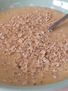 Una foto de Papilla de fruta y avena
