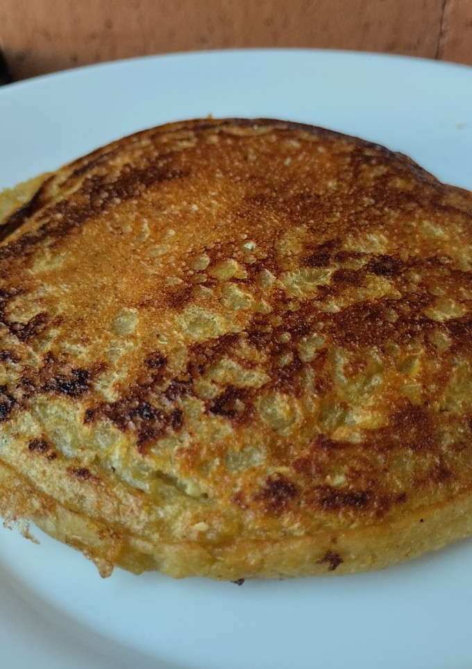 Una foto de Panquecas🧇de mazorca🌽y guineo🍌 maduro🥞