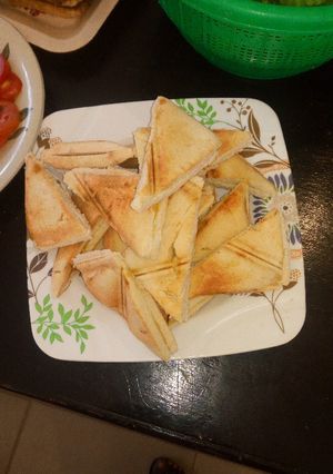 A picture of Fish toasted bread.