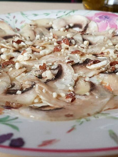Una foto de Carpaccio de champiñones vegano