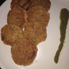 A picture of Sooji Aloo tikki.