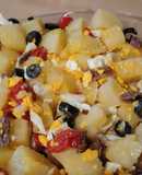 Ensalada de patata, anchoas y pimientos del piquillo