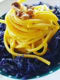 Spaghettoni alla crema di ricotta e zafferano con crauto rosso