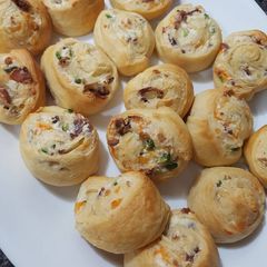 A picture of Bacon Jalepeno Popper Pinwheels.