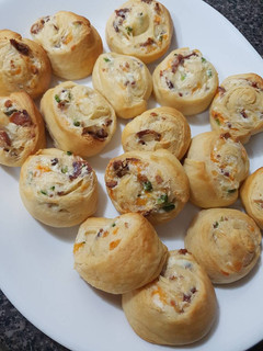 A picture of Bacon Jalepeno Popper Pinwheels.