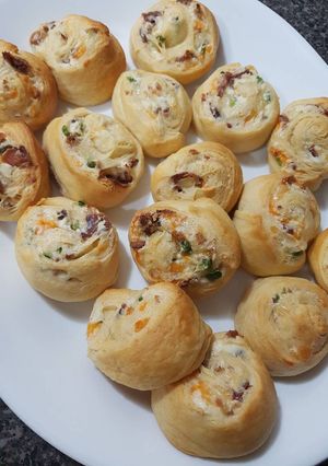 A picture of Bacon Jalepeno Popper Pinwheels.