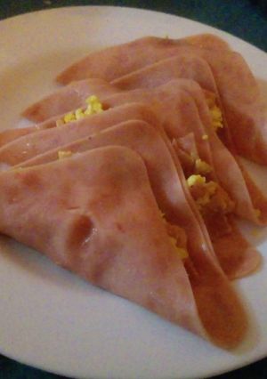 Una foto de Tacos de jamón con huevo y tocino