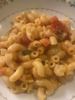 Una foto de Pasta de coditos con queso