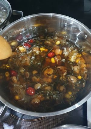 Hình của món Chè nhãn nhục hạt sen đường phèn.