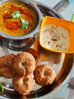 अलीगढ़ की दाल बाटी (Aligarh ki dal baati recipe in Hindi) रेसिपी मुख्य फोटो