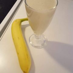 A picture of Banana & Date shake.