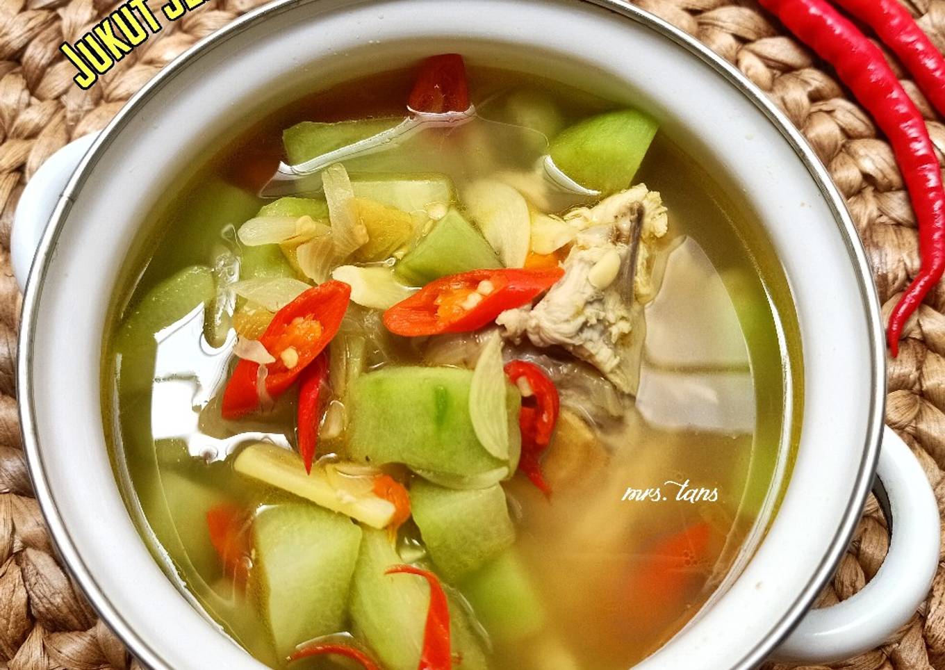Jukut Jepang Mekuah Be (Sayur Labu Siam Berkuah Ayam)
