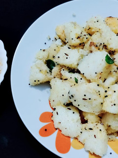 सूजी फ्राइड इडली (sooji fried idli recipe in Hindi) रेसिपी मुख्य फोटो