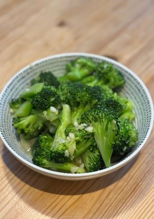 A picture of Garlic Stir Fry Broccoli ⭐️⭐️⭐️⭐️⭐️.