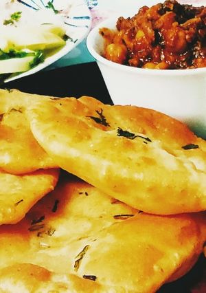 कुरकुरी मैदा सूजी पूरी (kurkuri maida sooji poori recipe in Hindi) रेसिपी मुख्य फोटो