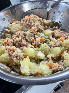 Una foto de Almuerzo Fácil y rápido!!! Ingredientes naturales 🤯🤯Ensalada fría 🇨🇴 Salpicón 🇪🇸
