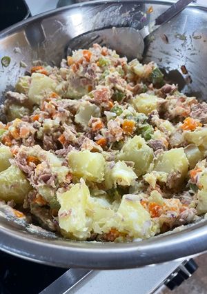 Una foto de Almuerzo Fácil y rápido!!! Ingredientes naturales 🤯🤯Ensalada fría 🇨🇴 Salpicón 🇪🇸