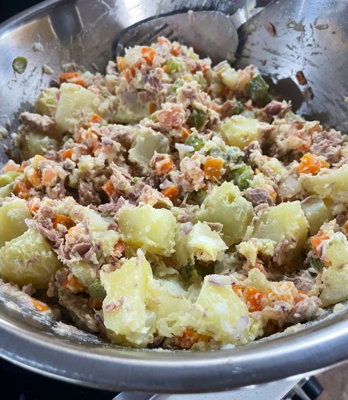 Una foto de Almuerzo Fácil y rápido!!! Ingredientes naturales 🤯🤯Ensalada fría 🇨🇴 Salpicón 🇪🇸