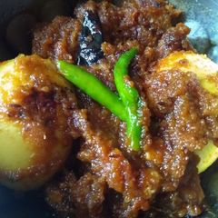 A picture of Egg curry.