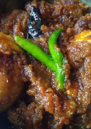 A picture of Egg curry.