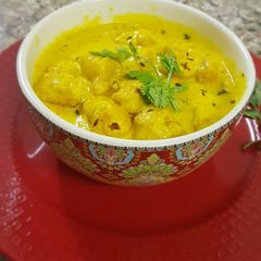 A picture of Pakoda kadhi.