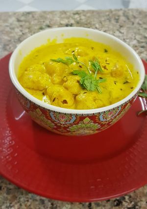 A picture of Pakoda kadhi.