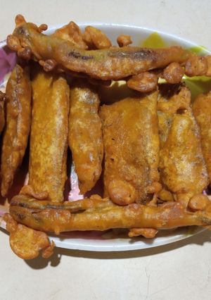केळ्याची भजी (Kelyachi Bhajji Recipe In Marathi) रेसिपी चे मुख्य फोटो 