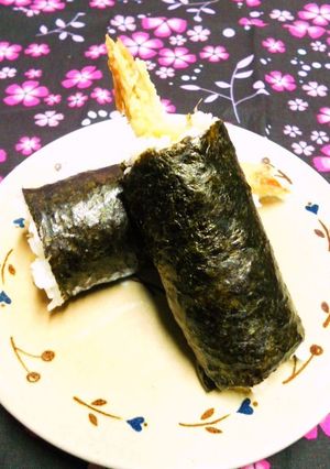 A picture of Shrimp Tempura Onigiri Roll.
