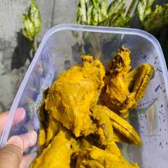 A picture of Ayam serundeng lengkuas.
