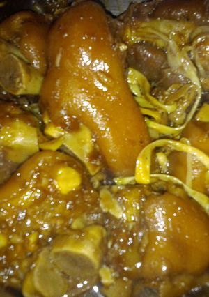 A picture of Paksiw na pata or knuckles,pigs feet.