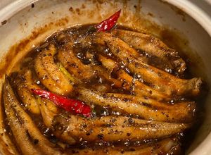 Hình của món CÁ BỐNG TRỨNG KHO  Bí quyết kho cá màu đẹp không cần nước màu (nước hàn).