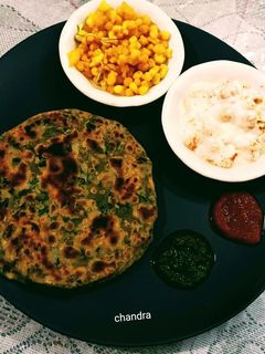 पालक पराठा (palak paratha recipe in Hindi) रेसिपी मुख्य फोटो