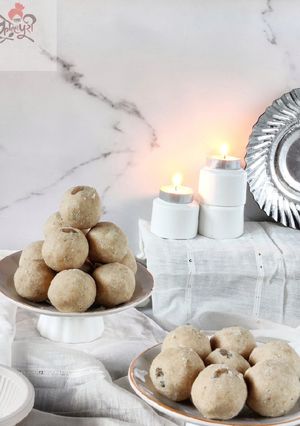 A picture of Wheat flour ladoo.