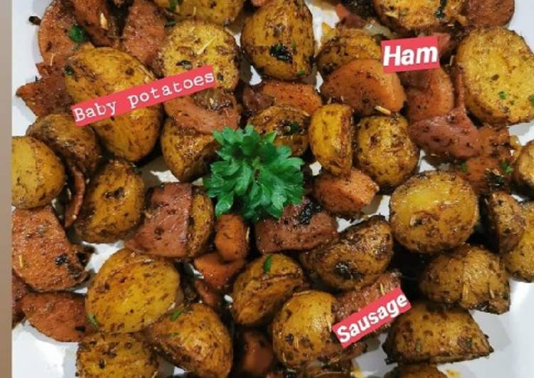 Cara Bikin Roasted baby potatoes with ham n sausage yang Lezat Sekali