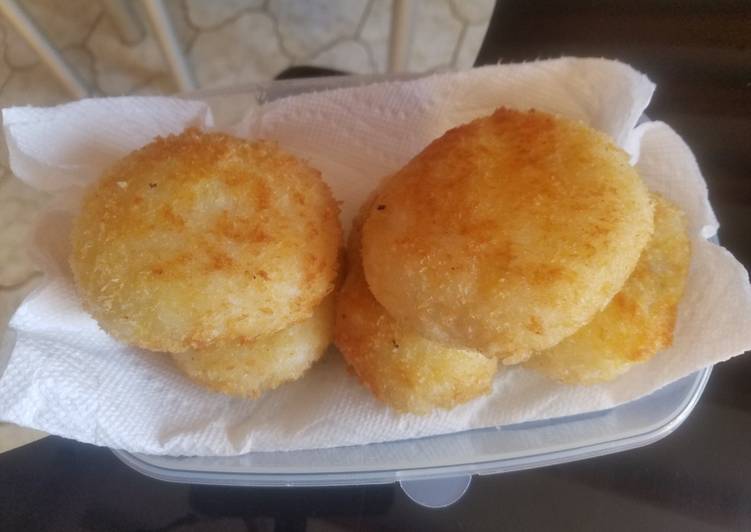 Bagaimana Membuat Goreng ketan isi abon sederhana Anti Gagal