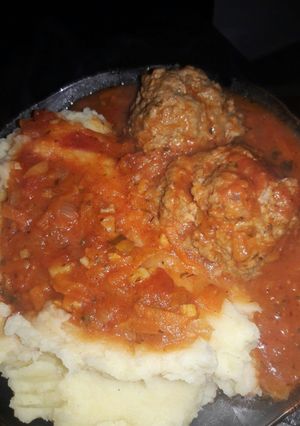 Una foto de Albóndigas con puré