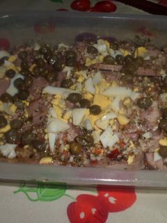 Una foto de Lengua con huevo y alcaparras