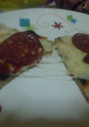 Una foto de Pizza frita con longaniza