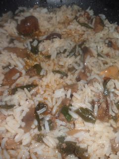 Una foto de Arroz con hongos
