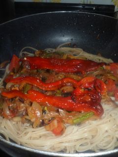 Una foto de Tallarines con verduras al wok